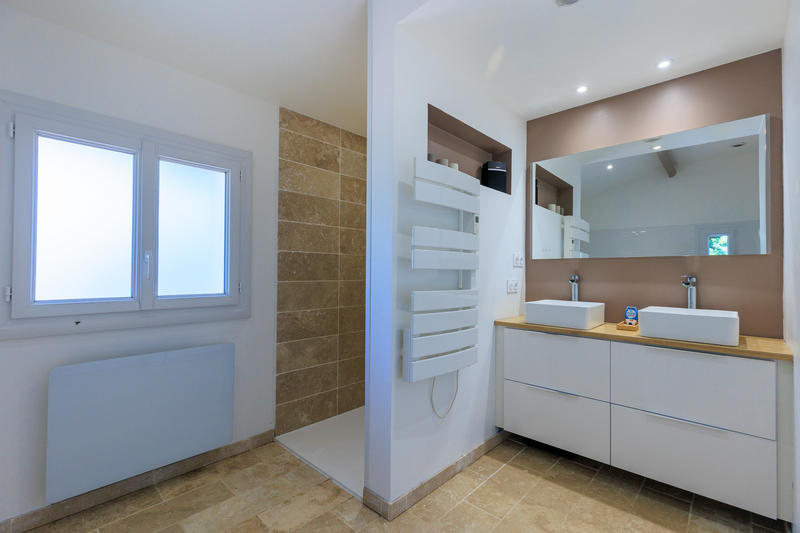 Maison - 213 m² - 9 pièces