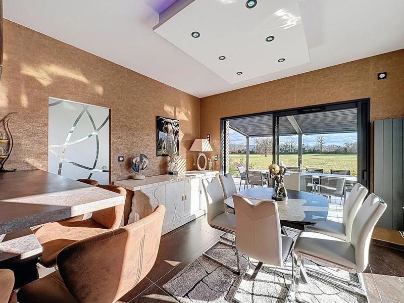 Propriété - 260 m² - 10 pièces