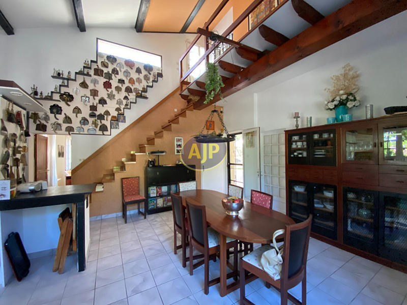 Villa - 250 m² - 11 pièces