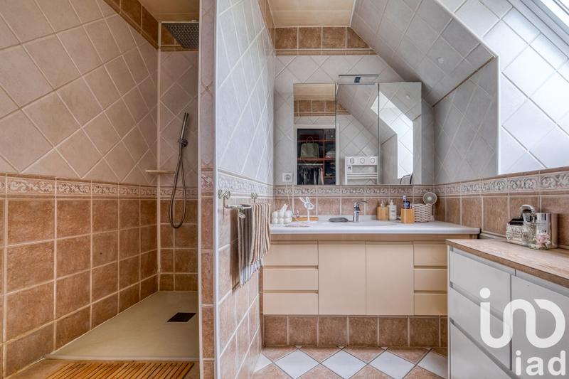 Maison - 218 m² - 8 pièces