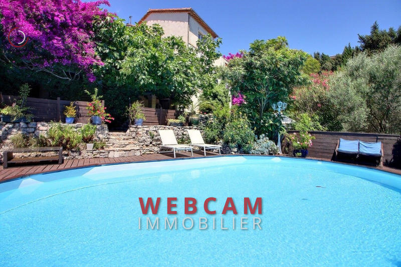 Maison - 210 m² - 8 pièces