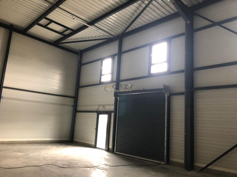 Entrepôt - 104 m²