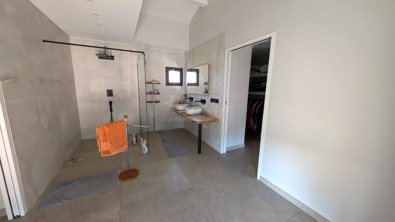 Maison - 260 m² - 7 pièces