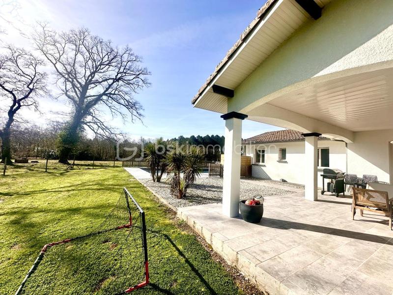 Maison - 200 m² - 7 pièces