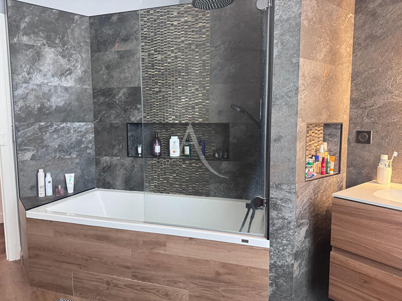 Appartement - 121 m² - 5 pièces