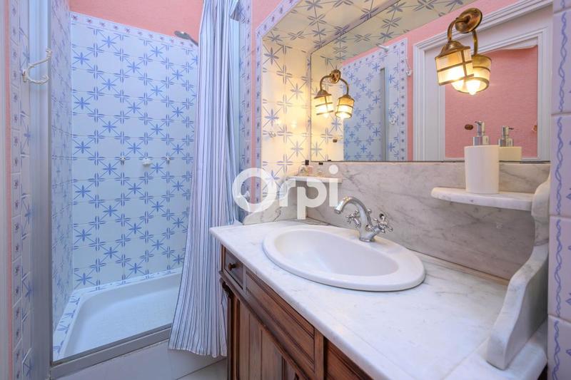 Maison - 232 m² - 9 pièces