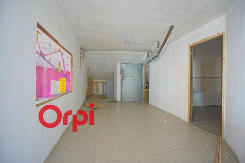 Local commercial - 592 m²