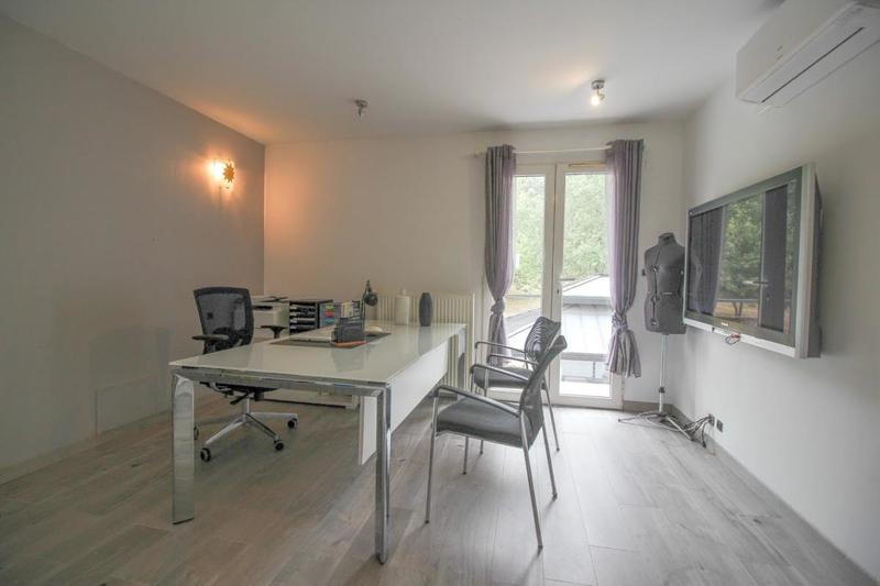 Propriété - 245 m² - 7 pièces