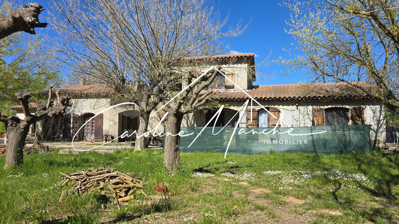 Propriété - 300 m² - 8 pièces