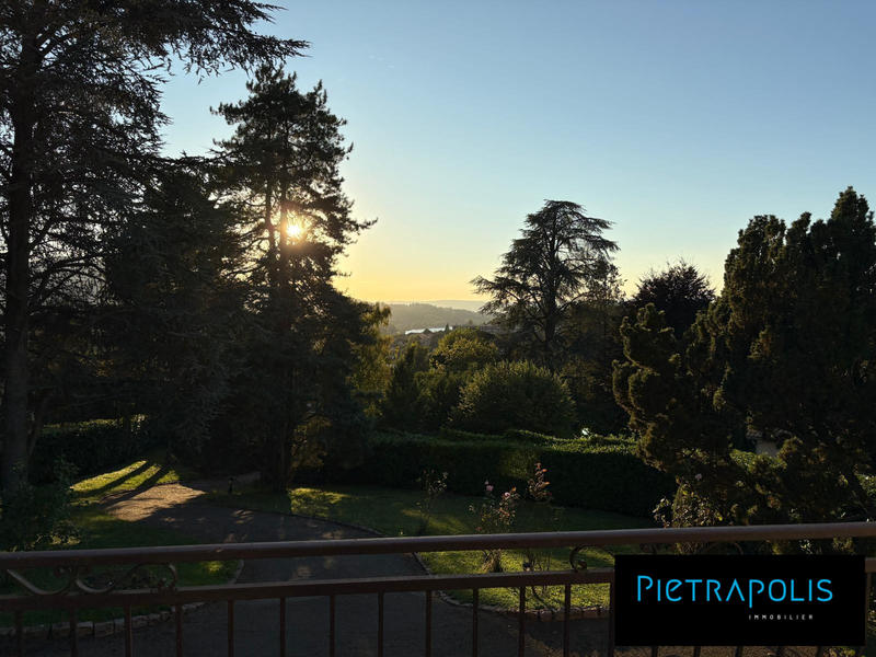 Maison - 220 m² - 9 pièces