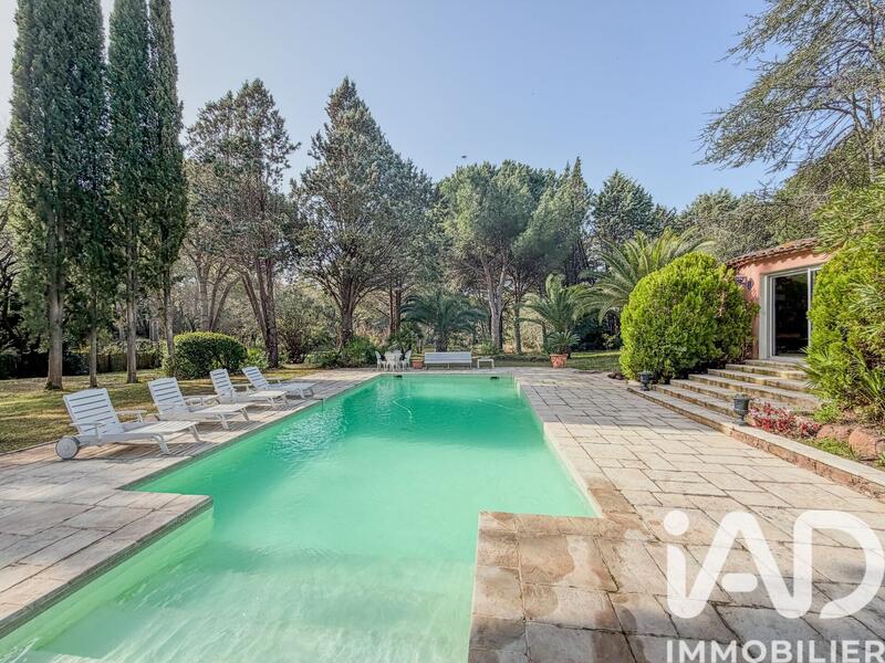 Maison - 233 m² - 8 pièces