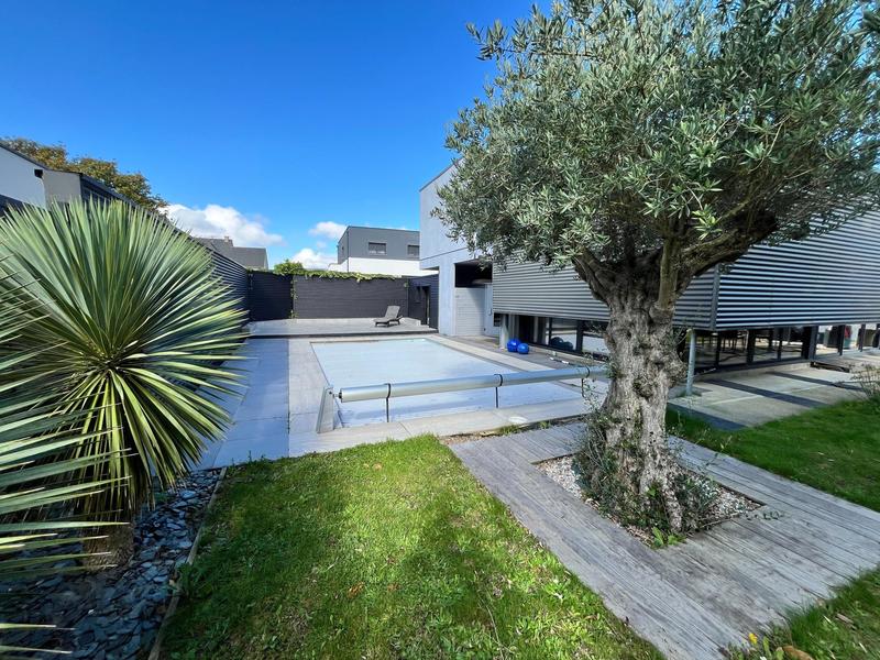 Maison - 218 m² - 7 pièces