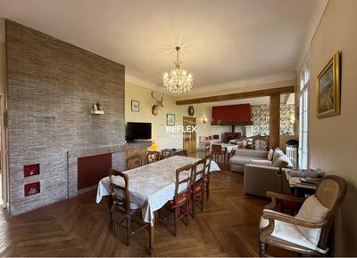 Propriété - 310 m² - 30 pièces