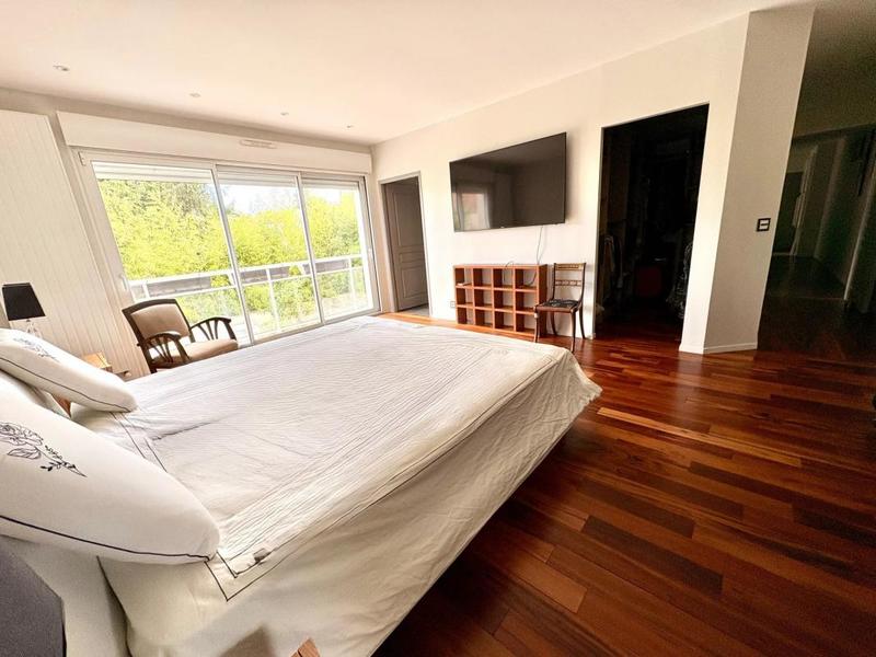 Appartement - 204 m² - 6 pièces