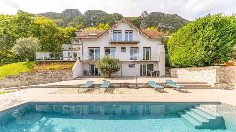 Maison - 207 m² - 10 pièces