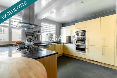 Villa - 318 m² - 13 pièces