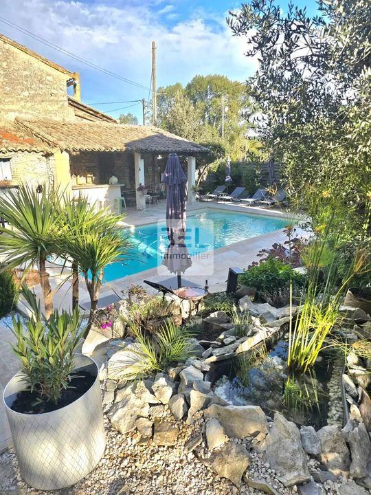 Mas - 245 m² - 9 pièces