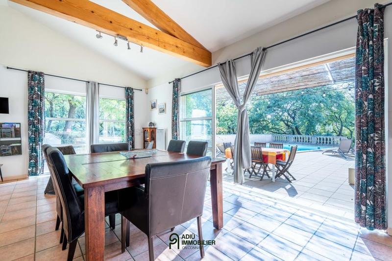 Propriété - 335 m² - 10 pièces