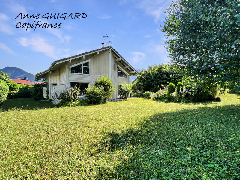 Maison - 232 m² - 7 pièces