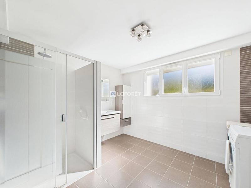 Maison traditionnelle - 224 m² - 9 pièces