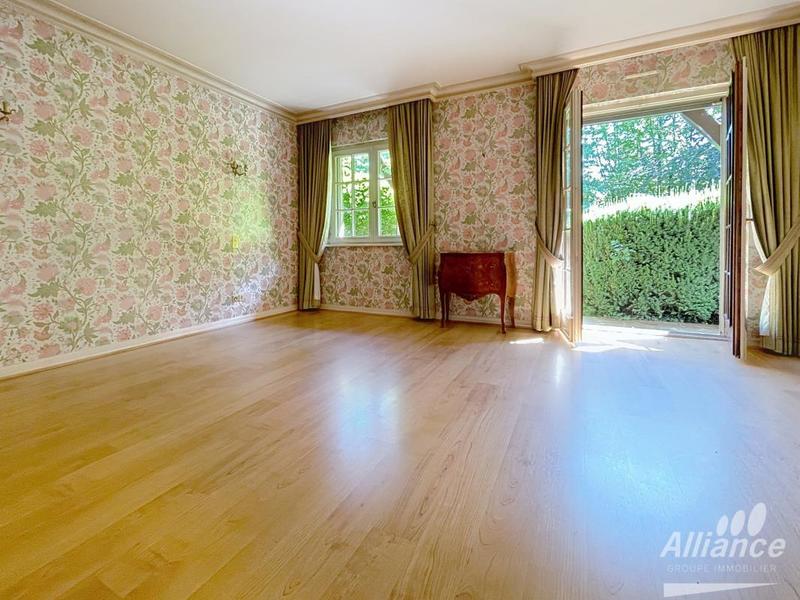 Propriété - 455 m² - 10 pièces
