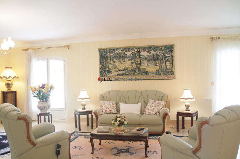 Maison traditionnelle - 200 m² - 7 pièces