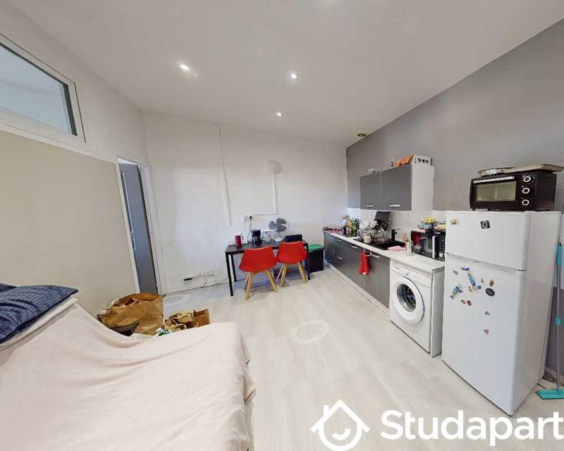 Chambre - 70 m² - 1 pièce