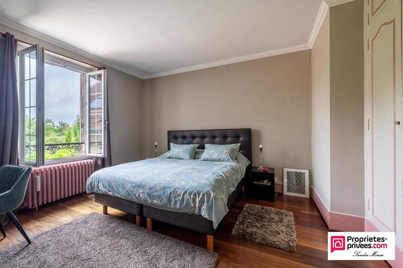 Maison - 236 m² - 7 pièces