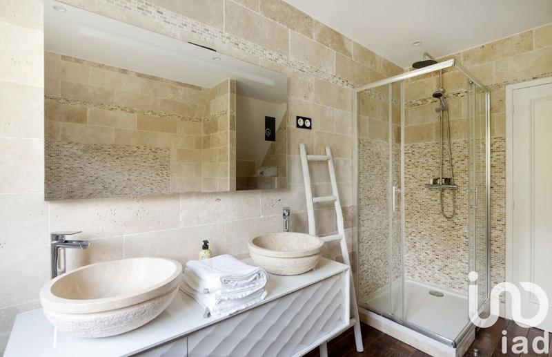 Maison - 800 m² - 18 pièces