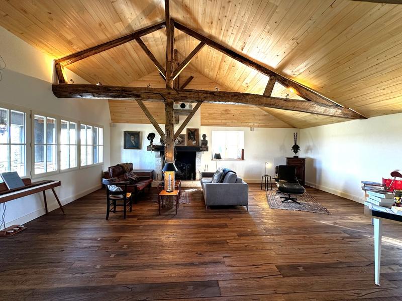 Maison traditionnelle - 471 m² - 10 pièces