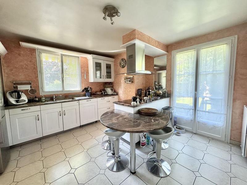 Maison traditionnelle - 219 m² - 8 pièces