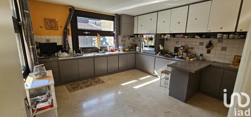 Maison - 275 m² - 10 pièces