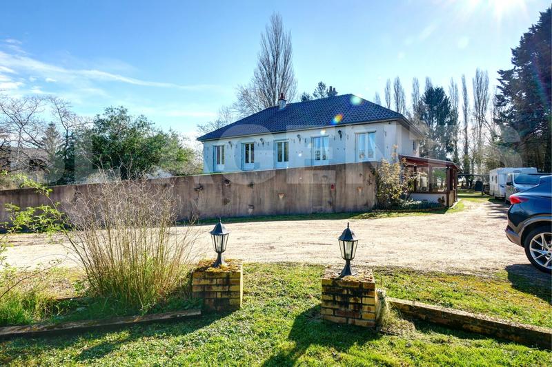 Maison traditionnelle - 191 m² - 9 pièces