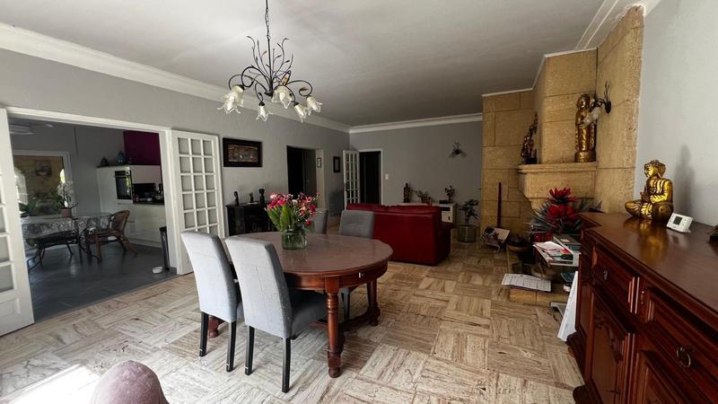 Maison - 427 m² - 11 pièces