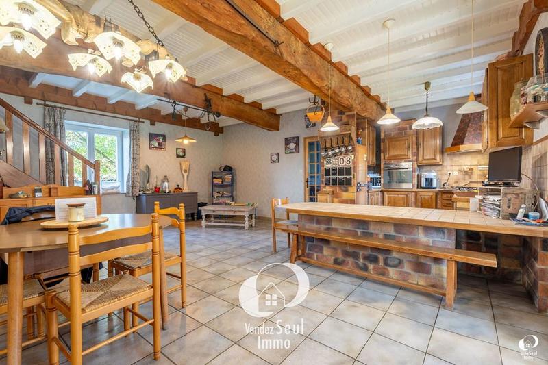 Maison traditionnelle - 202 m² - 7 pièces