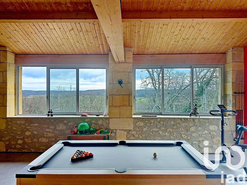 Maison - 230 m² - 6 pièces