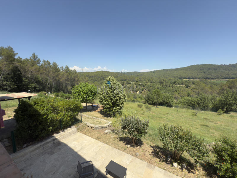 Villa - 242 m² - 6 pièces