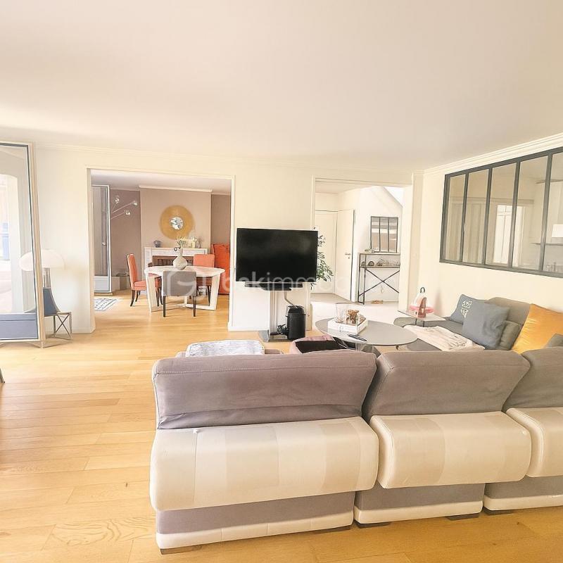 Propriété - 227 m² - 9 pièces