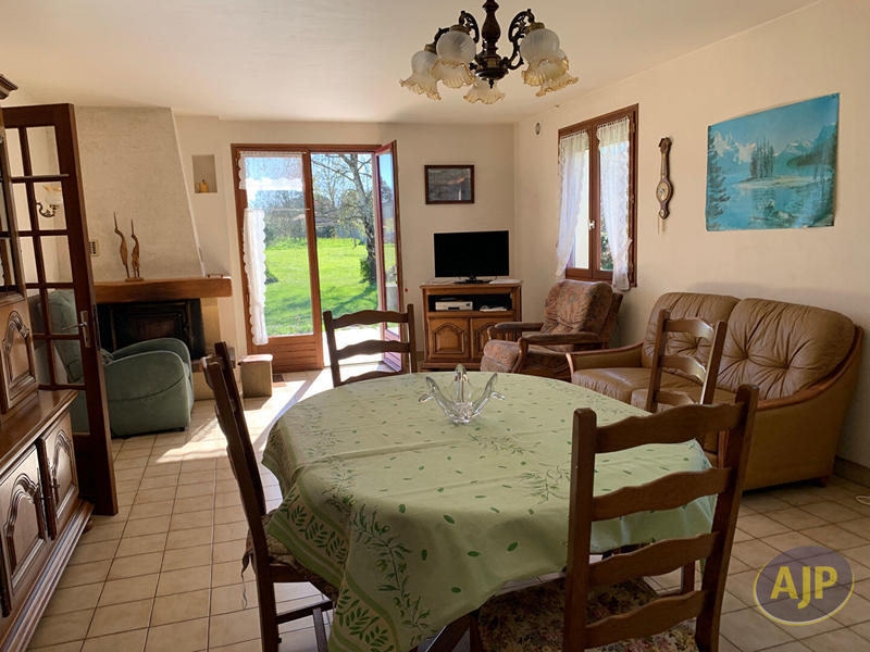 Maison - 99 m² - 5 pièces