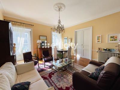 Appartement - 90 m² - 3 pièces