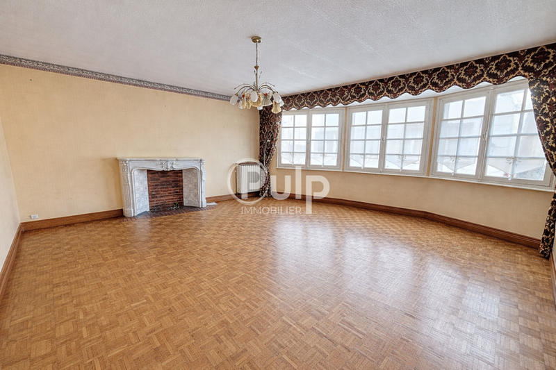 Local commercial - 176 m² - 8 pièces