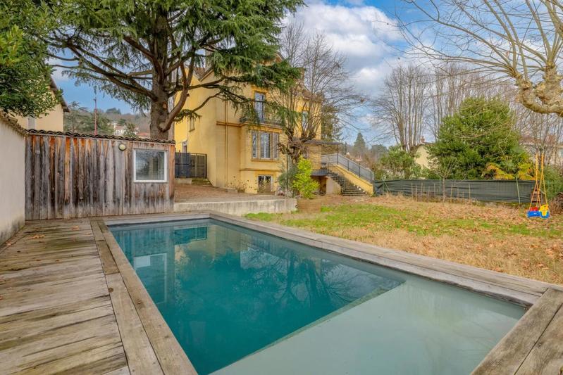 Maison - 207 m² - 9 pièces