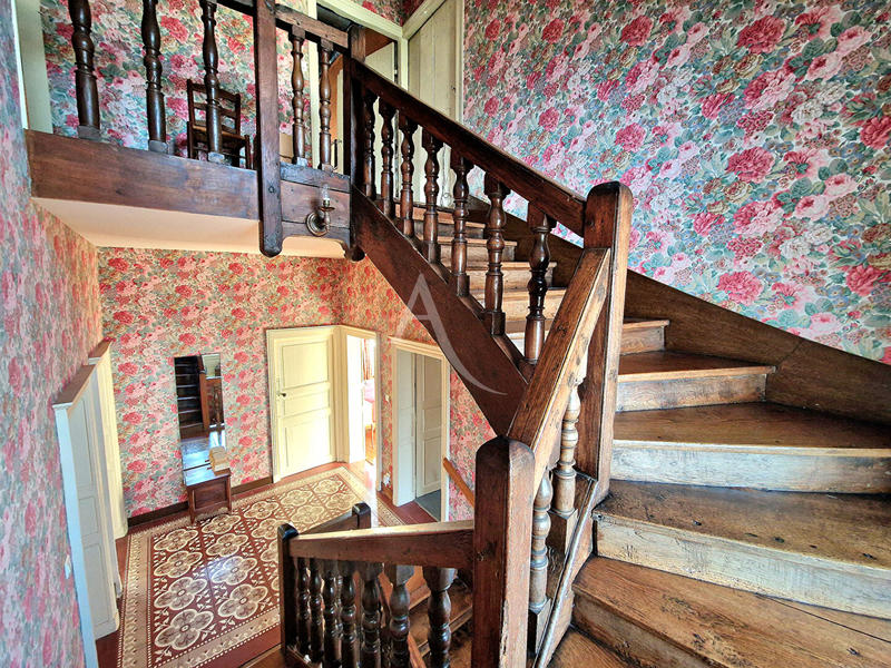 Maison - 307 m² - 10 pièces