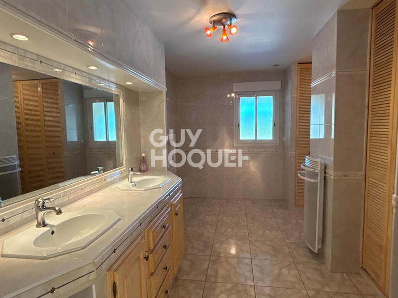 Maison - 200 m² - 5 pièces