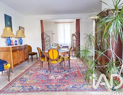 Maison - 248 m² - 9 pièces