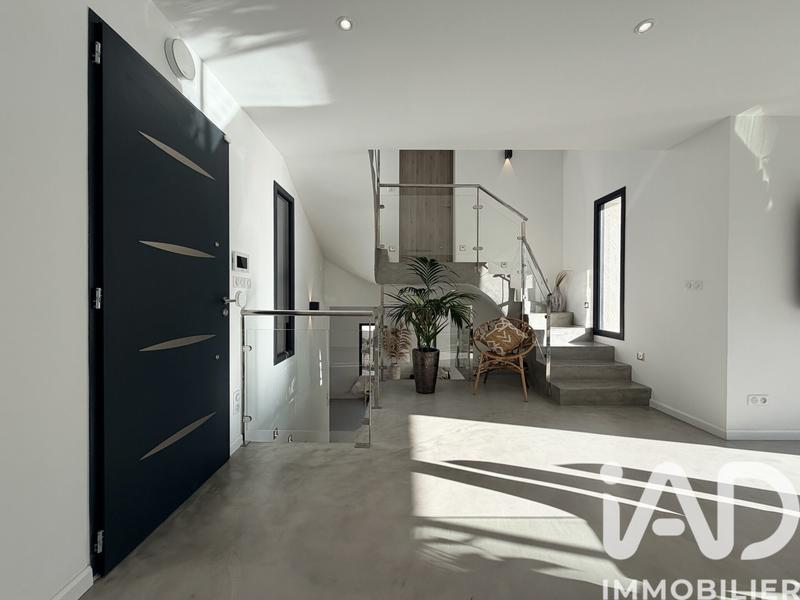 Maison - 177 m² - 6 pièces