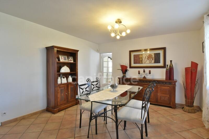 Villa - 247 m² - 9 pièces