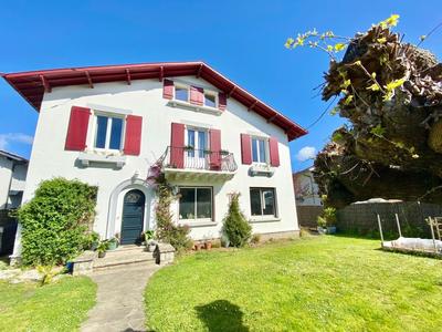 Maison - 196 m² - 7 pièces