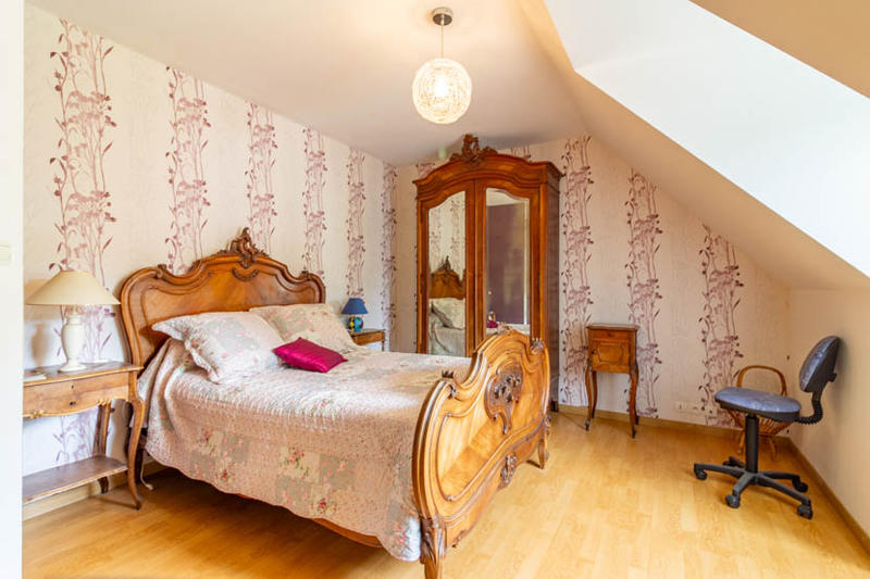 Maison - 235 m² - 7 pièces