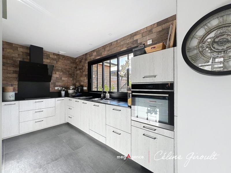 Maison - 283 m² - 11 pièces